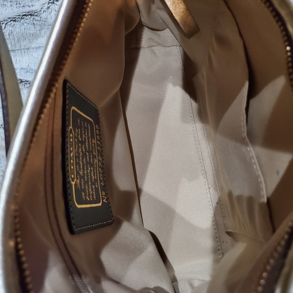 COACH STEIPE AND BROWN / GOLD LEATHER WRISLE - Picture 5 of 8